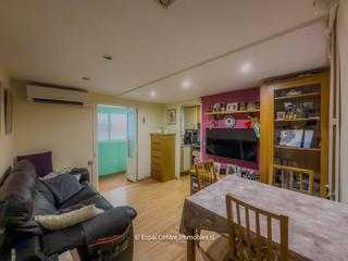 Flat  Carrer margarit. Acogedor piso en el poblesec, barcelona  oportunidad de reformar