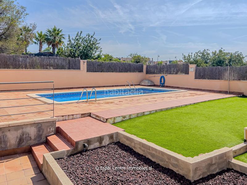 Foto 1db5facc-c7a7-432d-99ff-90086c1cc415. Casa aparellada amb calefacció aparcament piscina a Roda de Barà