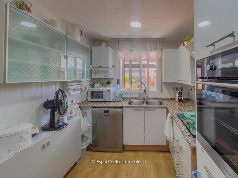 Foto f0f6f990-2894-4616-84e7-f3c02d1ec5a0. Casa aparellada amb calefacció aparcament piscina a Roda de Barà