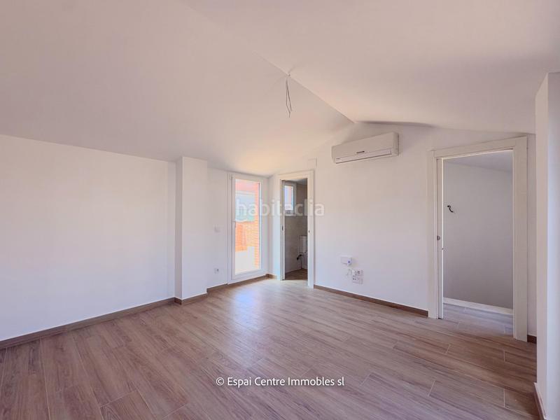 Foto 28392758-2956-4ee2-90a5-2300d346c1b6. Casa adosada chalet adosado con acabados premium y tecnología domótica en Terrassa