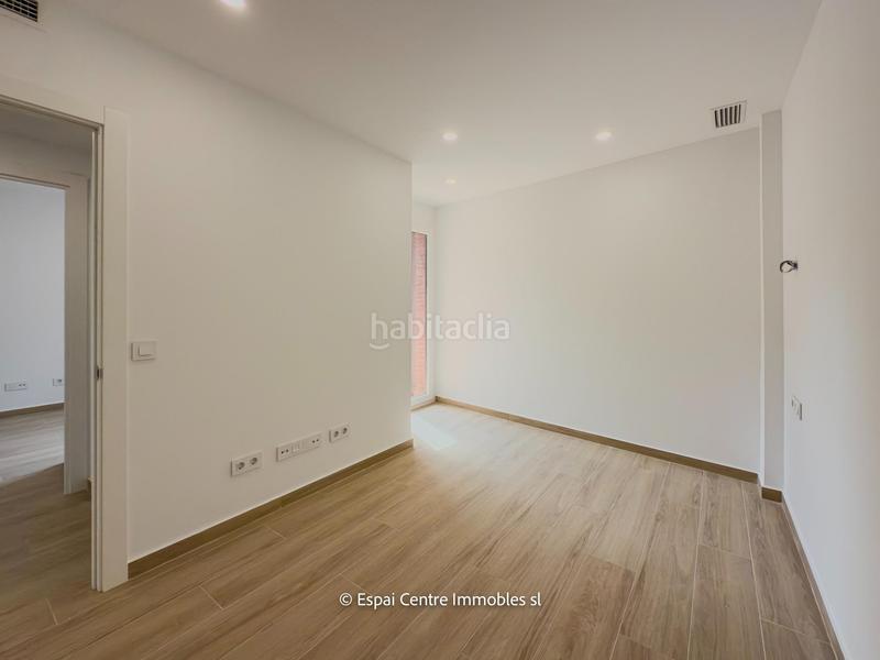 Foto 36d16a88-5d8d-4e07-b075-8db2e6d8a875. Casa adosada chalet adosado con acabados premium y tecnología domótica en Terrassa