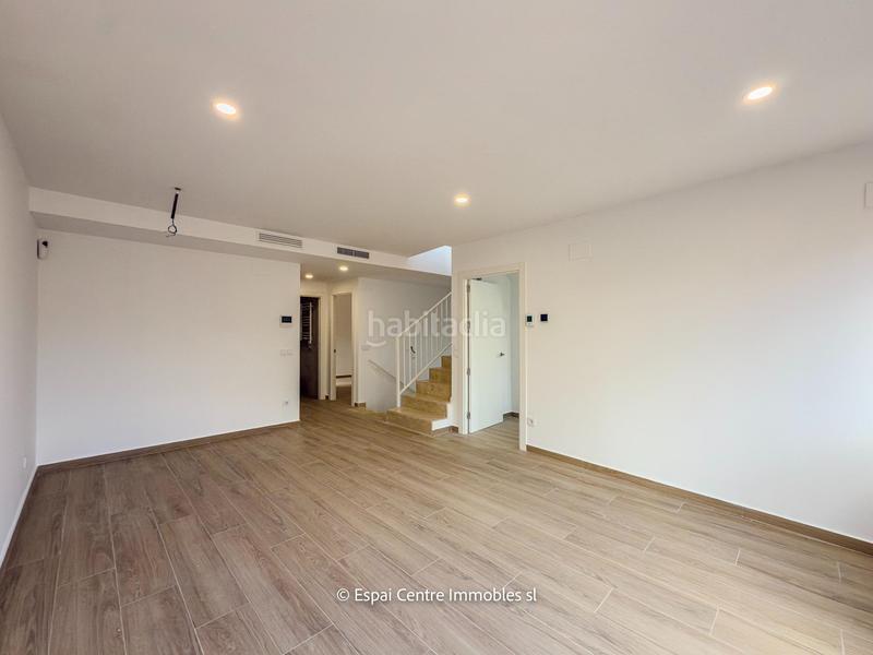 Foto 46ce1342-c07b-4fb5-b213-01d717acd758. Casa adosada chalet adosado con acabados premium y tecnología domótica en Terrassa
