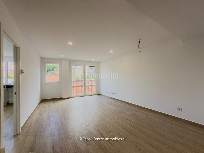 Foto 94b88e1d-e431-47c4-9ddb-0df507a3a645. Casa adosada chalet adosado con acabados premium y tecnología domótica en Terrassa