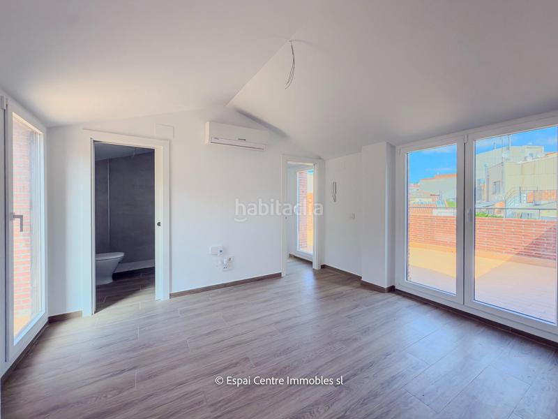 Foto 97074ccb-d4e9-40b0-b35a-4c25d916693f. Casa adosada chalet adosado con acabados premium y tecnología domótica en Terrassa