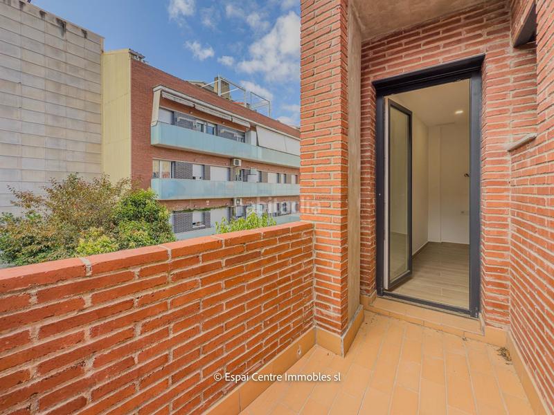 Foto a7842f40-517c-4150-92f2-af01c92970bf. Casa adosada chalet adosado con acabados premium y tecnología domótica en Terrassa