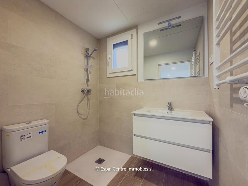Foto aa2a2415-4a89-461b-84f5-ab28602998d8. Casa adosada chalet adosado con acabados premium y tecnología domótica en Terrassa