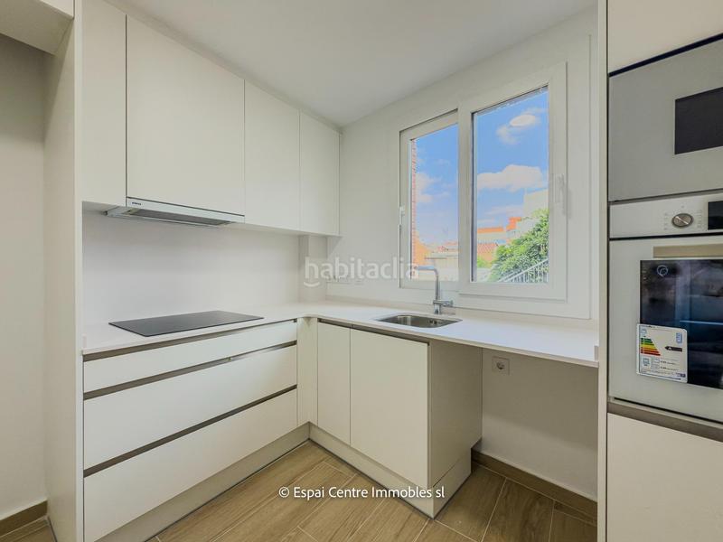 Foto b16db9ae-002d-4ead-93c3-bf618f035082. Casa adosada chalet adosado con acabados premium y tecnología domótica en Terrassa