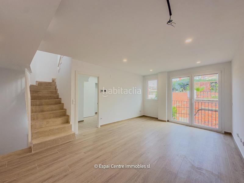 Foto b45b57da-df83-4e7d-806e-2782a1c6d2a6. Casa adosada chalet adosado con acabados premium y tecnología domótica en Terrassa