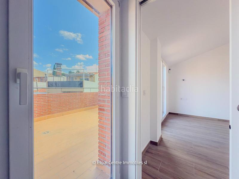 Foto c5ac9f37-24ef-4fe0-83db-5b1a700e3d40. Casa adosada chalet adosado con acabados premium y tecnología domótica en Terrassa