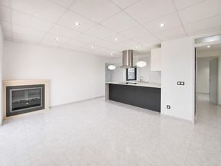 Apartment  Paseo de pau casals. Apartamento reformado en primera línia de mar, con amplia terraz