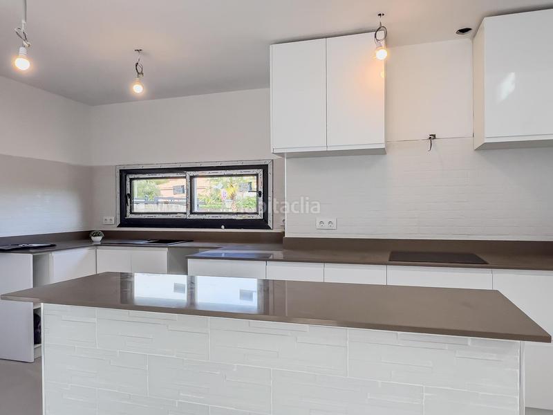 Foto 58701892-ec6d-4446-b0f8-6aef33dc8d00. Casa amb aparcament piscina a Canyelles