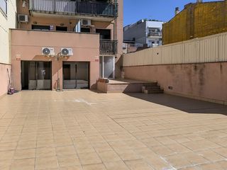 Planta baja  Calle de roca i roca. En exclusiva! planta baja con terraza de 120 m2 en sant pere nor