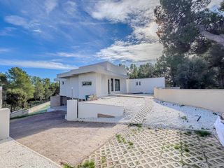 Casa  Carrer de la capella. Preciosa casa unifamiliar a estrenar en parcela con piscina y ga