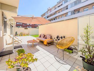 Erdgeschoss  Carretera del prat. Exclusiva planta baja, con jardín, piscina comunitaria y parquin