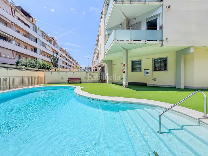 Foto 505fa147-099d-42c5-9174-4ccbf18ee9c0. Planta baixa amb calefacció aparcament piscina a Viladecans