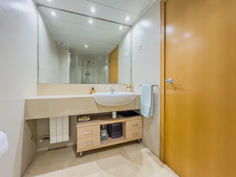 Foto cbd1f182-585e-4089-a610-55bd4e613dbf. Planta baixa amb calefacció aparcament piscina a Viladecans