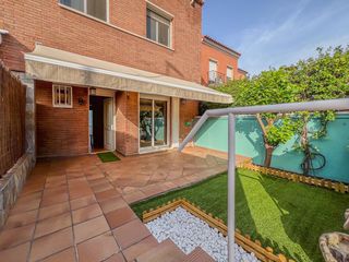 Casa a schiera in Castellbisbal. Exclusivo chalet adosado esquinero en el centro de castellbisbal