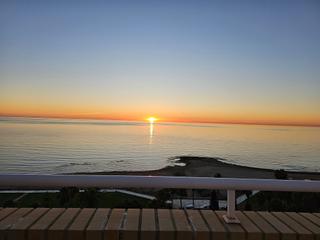 Apartament a Amplaries 41. Atico frente al mar con 3 dormitorios
