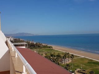Apartament a Amplaries 41. Atico frente al mar con 3 dormitorios