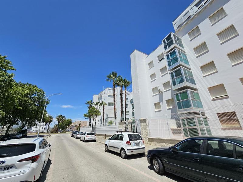 Foto 6c92d457-b24c-4c04-88ec-e4f0e8a8826e. Rent penthouse with pool in Valdelagrana Puerto de Santa María (El)