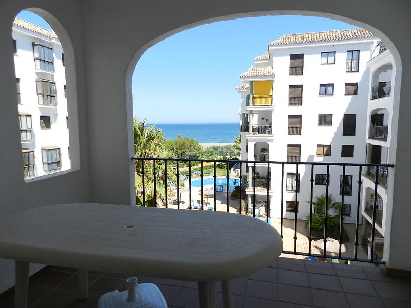 Foto b717dca3-df56-4745-a5a5-c9e50cff1ba0. Apartament amb aparcament piscina a Puerto de la Duquesa Manilva
