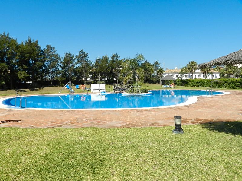 Foto 28c15501-b5fa-4138-a487-1c420f345692. Apartament amb calefacció aparcament piscina a La Duquesa Manilva