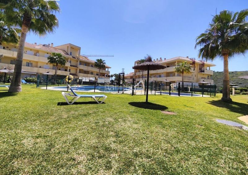 Foto c65e29af-639b-4990-ae4f-dd66a16c2b35. Apartament amb aparcament piscina a Chullera Manilva