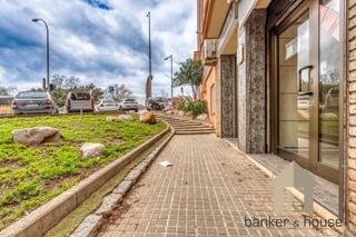 Local commercial à Benlliure 1. Local en rotonda de la c ideal para consultorios o gestorias