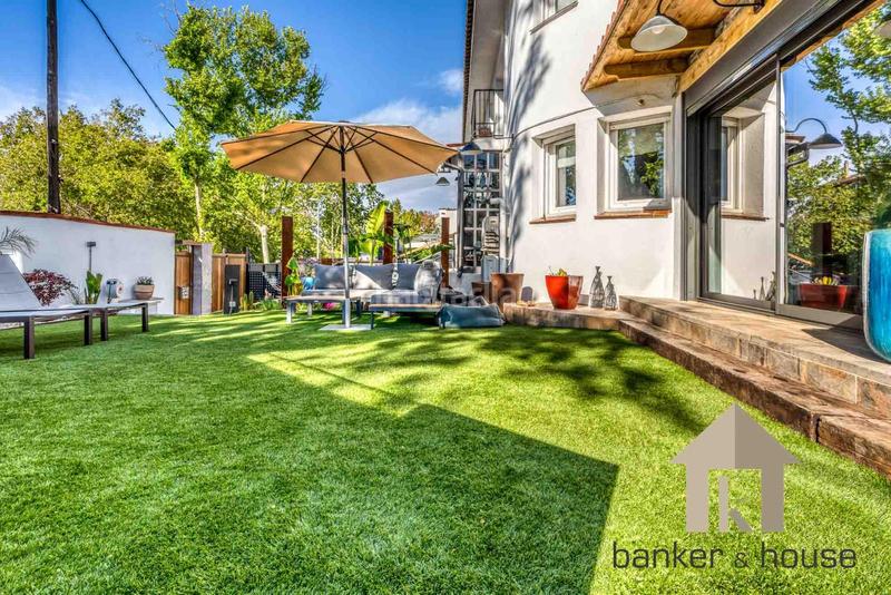 Foto 28191825-1389-41a6-b5ad-e04f2c2ece39. Casa adosada casa para entrar a vivir en martinica en Cerdanyola del Vallès