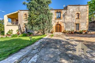 Xalet a Ca n´Alzamora. Masia del s. xiii con 700m construidos y casa del masover reform