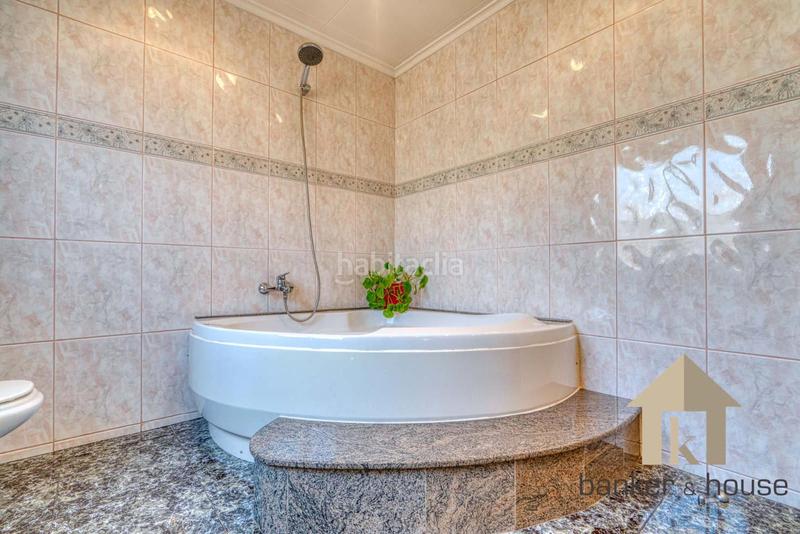 Foto 04bc7ec6-3a21-4e9d-bf92-af81e4e6eb29. Casa adossada amb calefacció aparcament a Montflorit Cerdanyola del Vallès