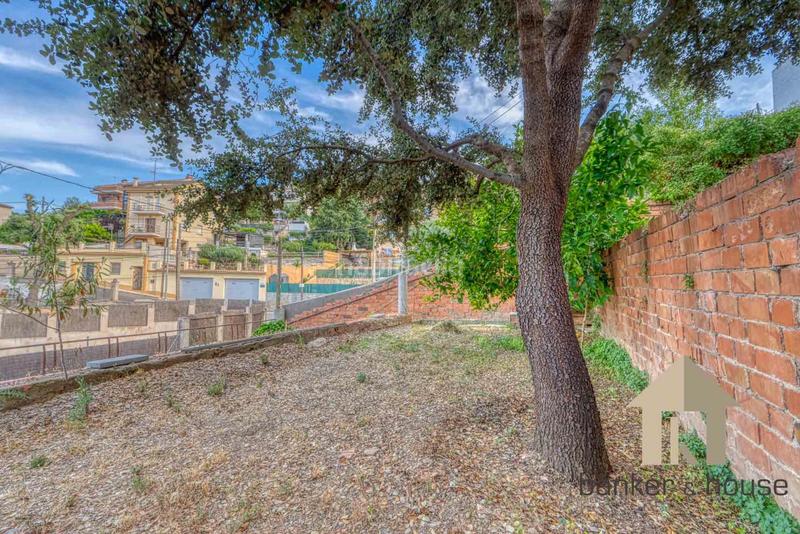 Foto 3d5ee2ed-dc0c-420f-b64c-18a1d0a65200. Casa adossada amb calefacció aparcament a Montflorit Cerdanyola del Vallès