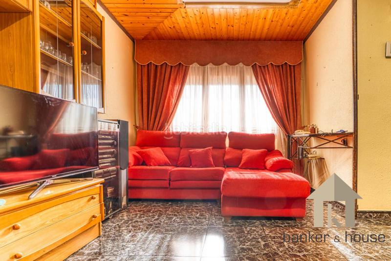 Foto 4a7354b7-0075-4904-ab09-cf4e60a81e43. Casa adossada amb calefacció aparcament a Montflorit Cerdanyola del Vallès