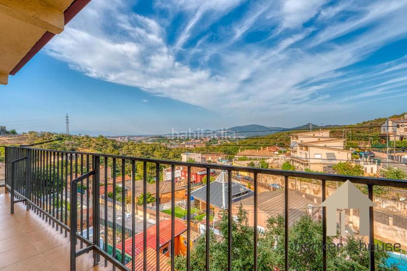 Foto 7187ef0b-1ccb-4cb9-8cf6-414d6614bf51. Casa adossada amb calefacció aparcament a Montflorit Cerdanyola del Vallès