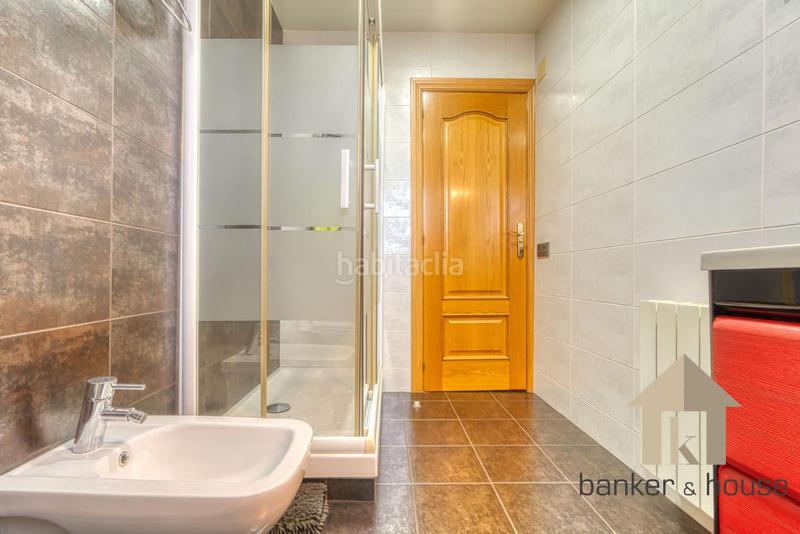 Foto 8504cd61-bf88-40d2-901a-7241c6092921. Casa adossada amb calefacció aparcament a Montflorit Cerdanyola del Vallès