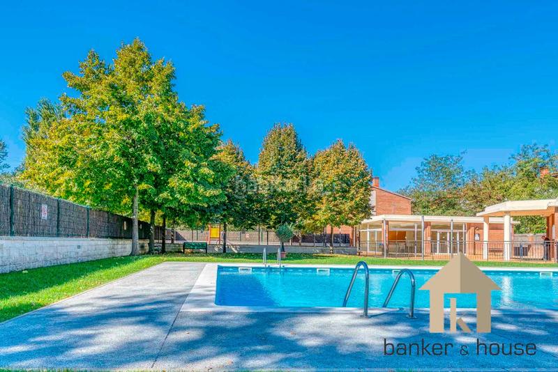 Foto 646db828-1436-4fa0-b8d5-023ffc4f2bc3. Attico con riscaldamento parcheggio piscina in Canaletes - Turonet Cerdanyola del Vallès