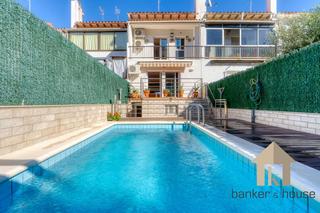 Casa adosada en Can Mas. Casa pareada totalmente reformada con piscina privada, 4 hab, ga