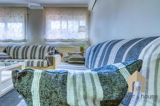 Flat in Canaletes - Turonet. Vivienda de 90 m orientada al sur, con cuatro habitaciones, dos