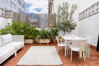 Maison jumelée à Centre-Cordelles. Casa 4hab, terraza en centro cerdanyola pintada en blanco.