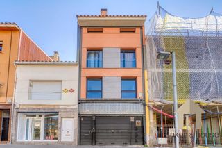 Maison jumelée à Sant Ramón. Casa con ascensor año 2000. para entrar a vivir.