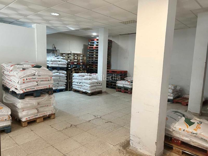 Foto df52c36e-ff03-4f5e-8d6e-e91dfd15a1fa. Local comercial se vende local comercial de 192 m2 en Tarifa