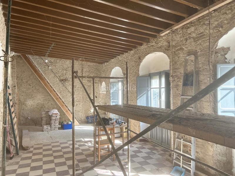 Foto 11fa91d6-a119-4ea6-b99d-0e37099cf379. Casa se vende casa historica con terraza en el casco antiguo en Tarifa