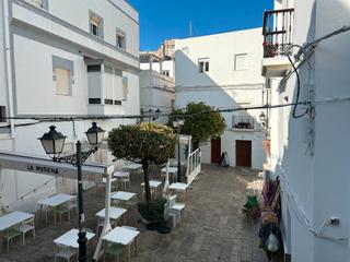 Casa a Plaza la paz 3. Se vende casa de 110 m2 en el casco antiguo de tarifa con terraz