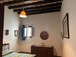 Casa a Plaza la paz 3. Se vende casa de 110 m2 en el casco antiguo de tarifa con terraz