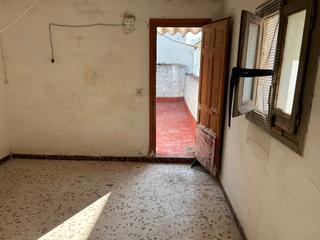 Casa a Plaza la paz 3. Se vende casa de 110 m2 en el casco antiguo de tarifa con terraz