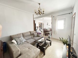 Flat  Calle sancho iv el bravo. Amplio piso de 124 m2 con ascensor y azotea comunitaria en el ca