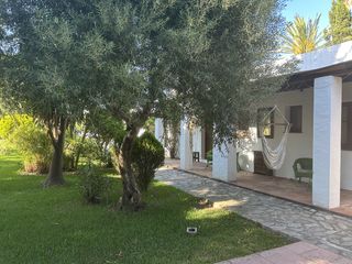 Casa  Lugar la zarzuela. Tu hogar y tu negocio cerca del mar (4 km). finca rural en la za