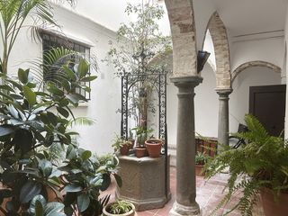Chalet  Calle nuestra señora de la luz 13. Apartamento de 2 hab. en edificio histórico con azotea comunitar
