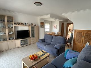 Maison jumelée à Tarifa Ciudad. Se vende luminoso adosado con dos terrazas y garaje