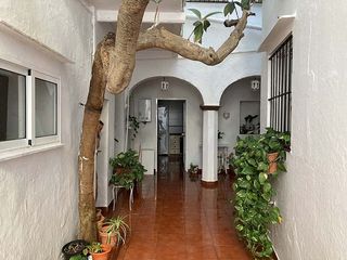 Haus in Tarifa Ciudad. Se vende casa en el casco antiguo con dos terrazas privadas